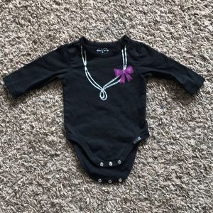 Black onesie with adorable pearl and now applique